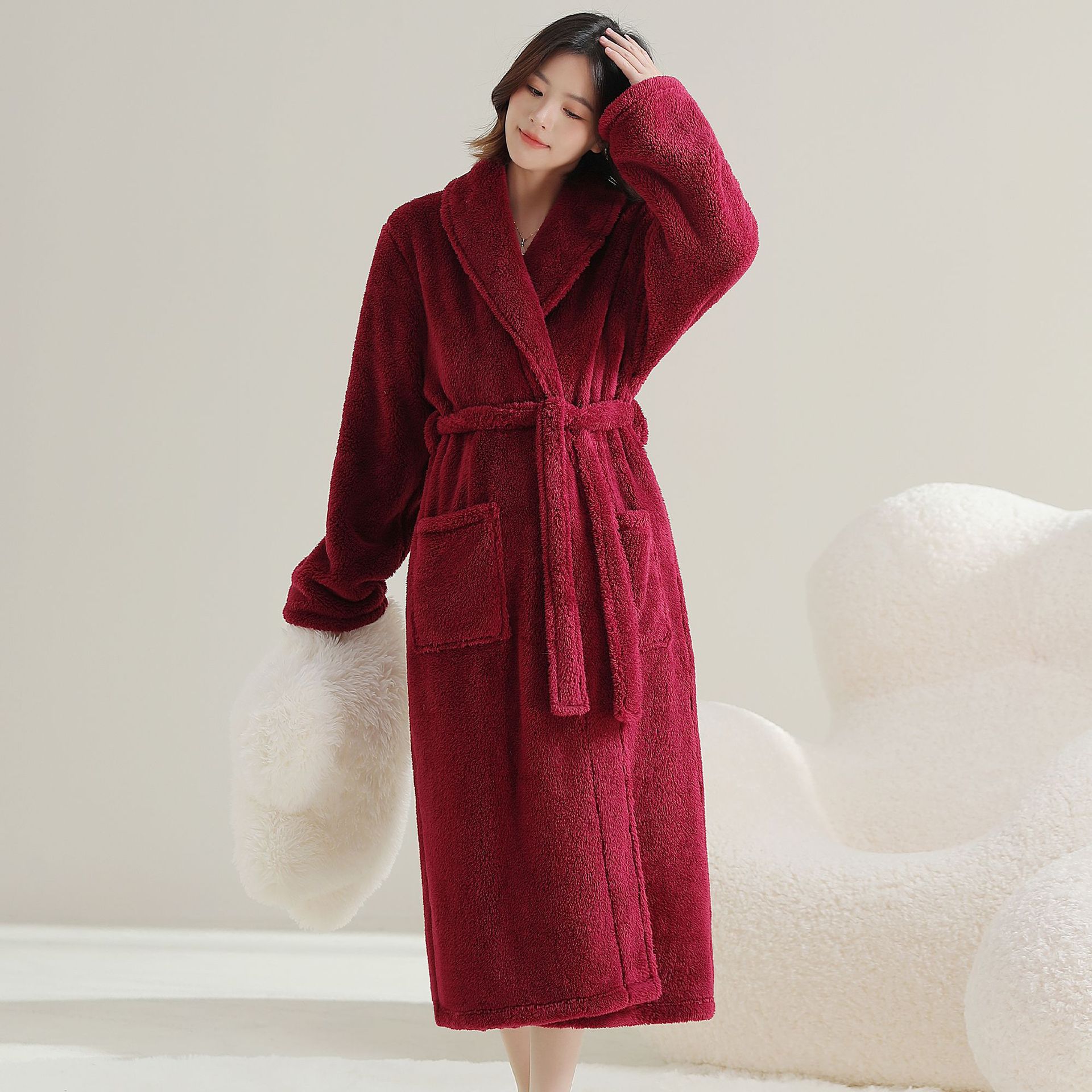 Factory special price couple flannel nightgown, winter thick warm home clothes, men's and women's bathrobes, long coral fleece pajamas Factory special price couple flannel nightgown, winter thick warm home clothes, men's and women's bathrobes, long coral fleece pajamas