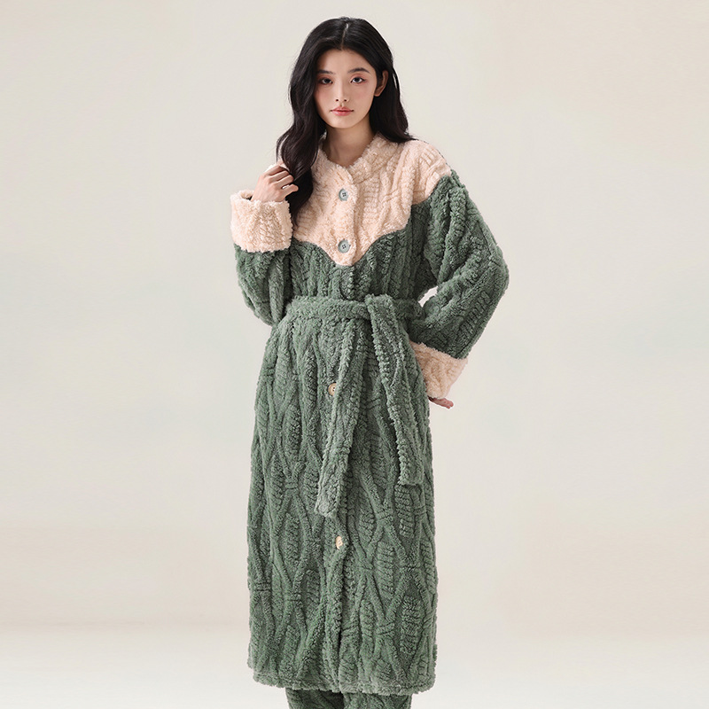 Autumn and Winter Comfortable Cotton Robe Women's Thick Warm Home Clothing Set Autumn and Winter Comfortable Cotton Robe Women's Thick Warm Home Clothing Set