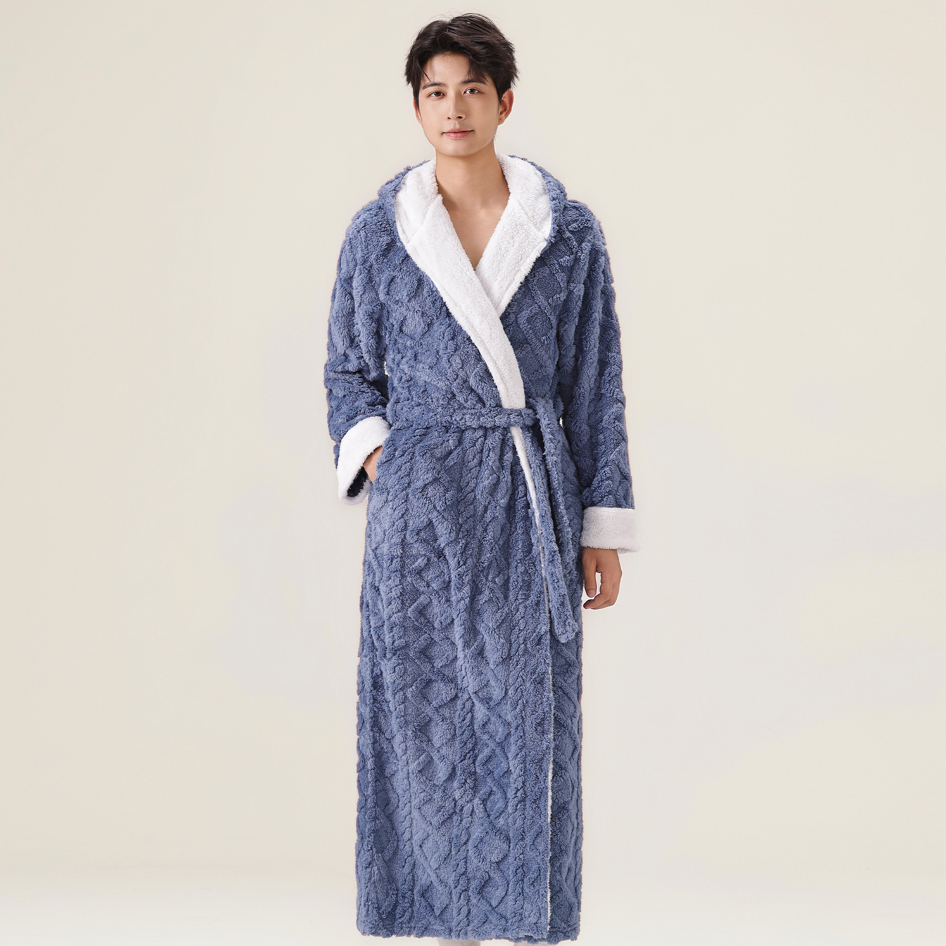 Women's Winter Couple Thick and Extended Flannel Pajamas Bathrobe Men's Coral Velvet Hooded Home Clothes Women's Winter Couple Thick and Extended Flannel Pajamas Bathrobe Men's Coral Velvet Hooded Home Clothes