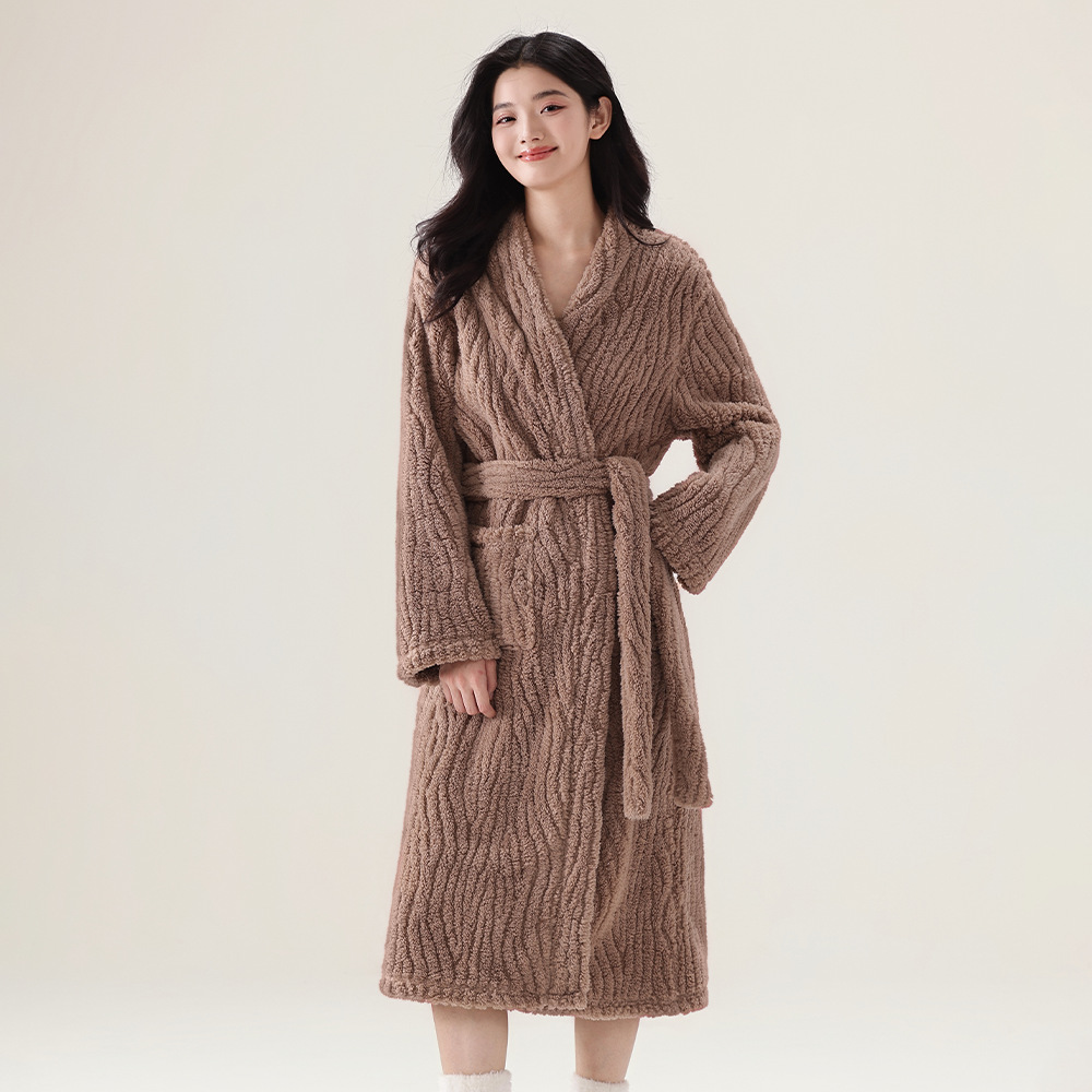 Factory special price couple flannel nightgown, winter thick warm home clothes, men's and women's bathrobes, long coral fleece pajamas Factory special price couple flannel nightgown, winter thick warm home clothes, men's and women's bathrobes, long coral fleece pajamas