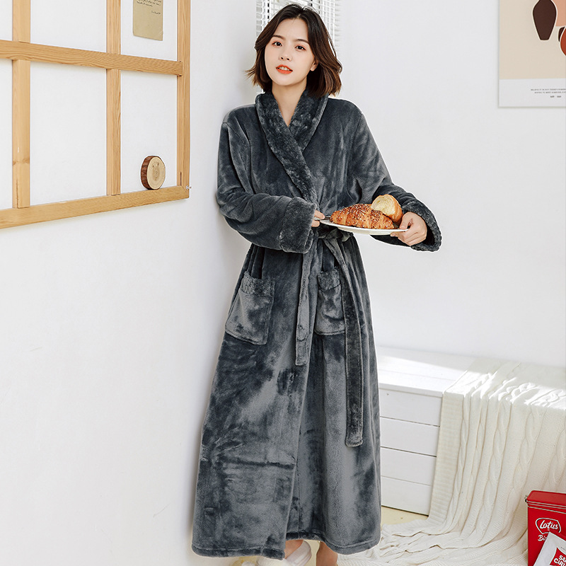 Factory special price couple flannel nightgown, winter thick warm home clothes, men's and women's bathrobes, long coral fleece pajamas Factory special price couple flannel nightgown, winter thick warm home clothes, men's and women's bathrobes, long coral fleece pajamas