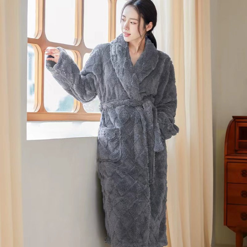Factory special price couple flannel nightgown, winter thick warm home clothes, men's and women's bathrobes, long coral fleece pajamas Factory special price couple flannel nightgown, winter thick warm home clothes, men's and women's bathrobes, long coral fleece pajamas