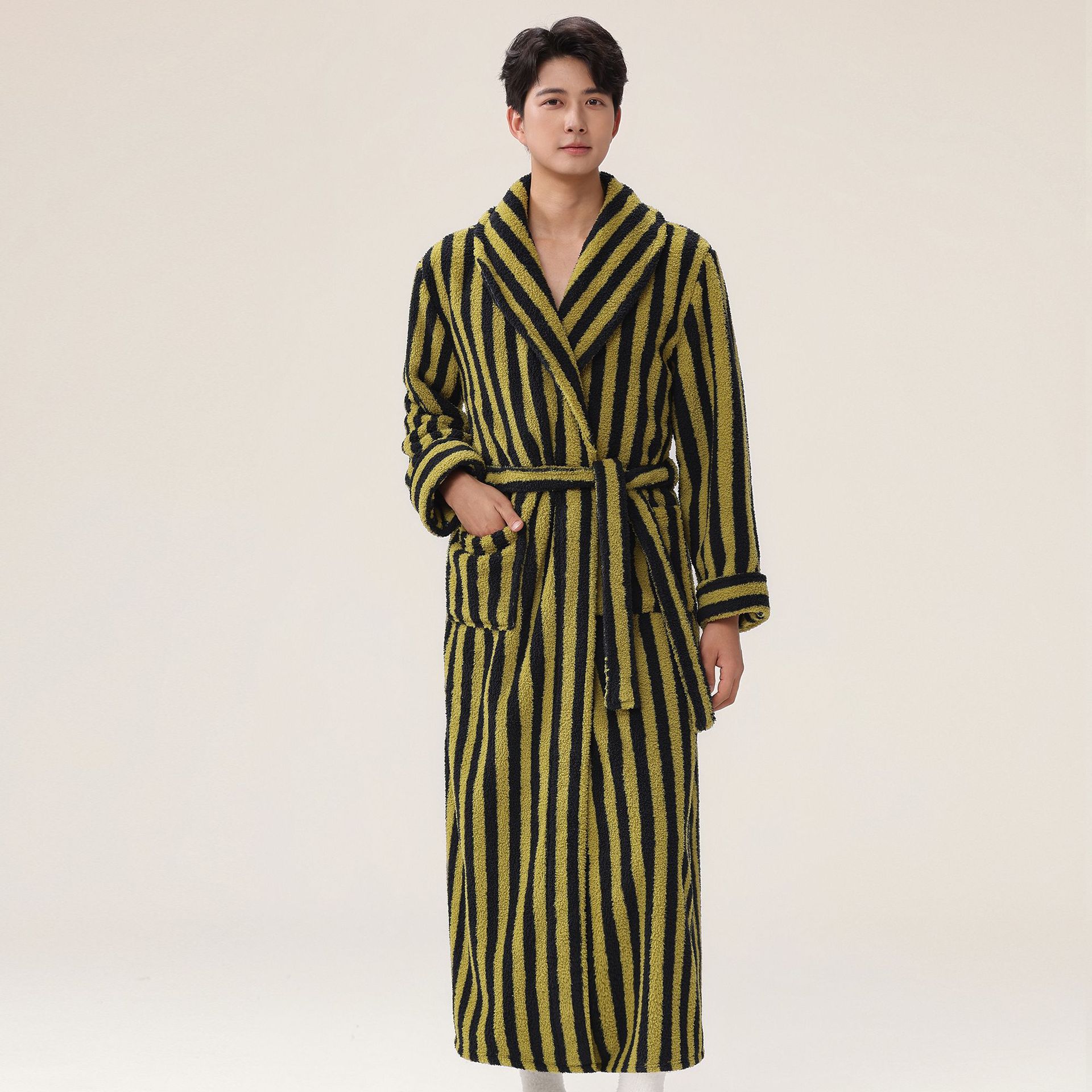 2025 new stock autumn and winter women's sleepwear, rice grain velvet thickened warm nightgown, couple coral velvet bathrobe 2025 new stock autumn and winter women's sleepwear, rice grain velvet thickened warm nightgown, couple coral velvet bathrobe