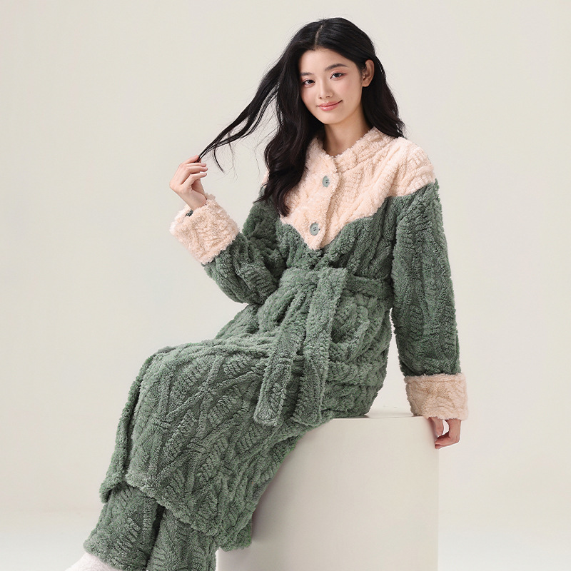 Autumn and Winter Comfortable Cotton Robe Women's Thick Warm Home Clothing Set Autumn and Winter Comfortable Cotton Robe Women's Thick Warm Home Clothing Set