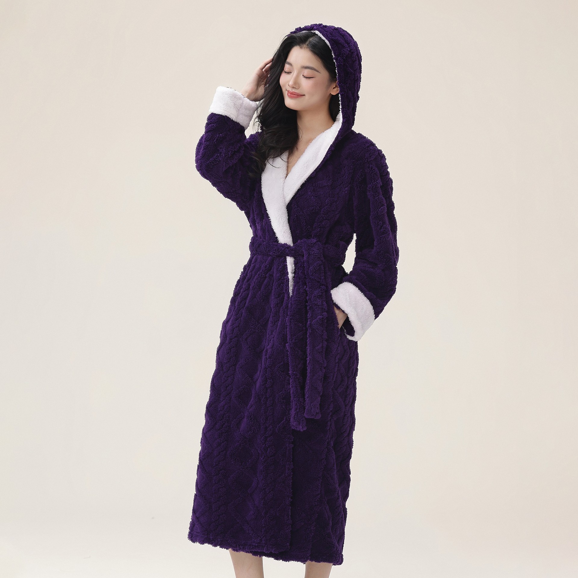 Factory special price couple flannel nightgown, winter thick warm home clothes, men's and women's bathrobes, long coral fleece pajamas Factory special price couple flannel nightgown, winter thick warm home clothes, men's and women's bathrobes, long coral fleece pajamas