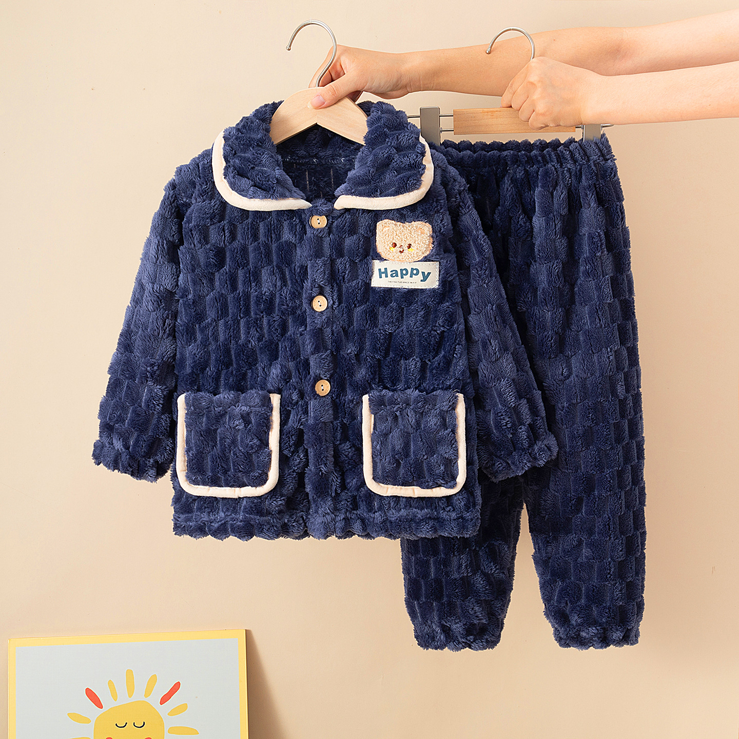 Children's flannel pajamas for spring, autumn, and winter, boys, girls, and babies. Thickened coral fleece parent-child home clothing set