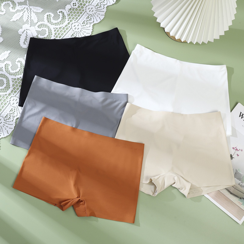 Ice silk flat cornered seamless underwear for women, made of pure cotton, with a crotch, waist, and four corner safety pants, ensuring protection against light leakage. Summer thin design