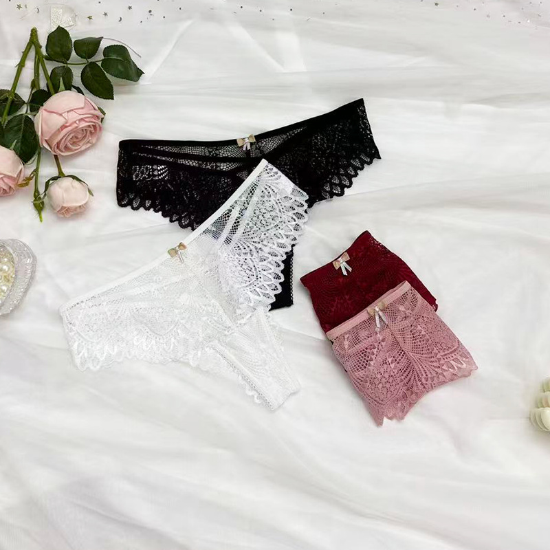 European and American lightweight black personalized lace underwear with a sexy hollow waist, comfortable and breathable thong, sexy girl