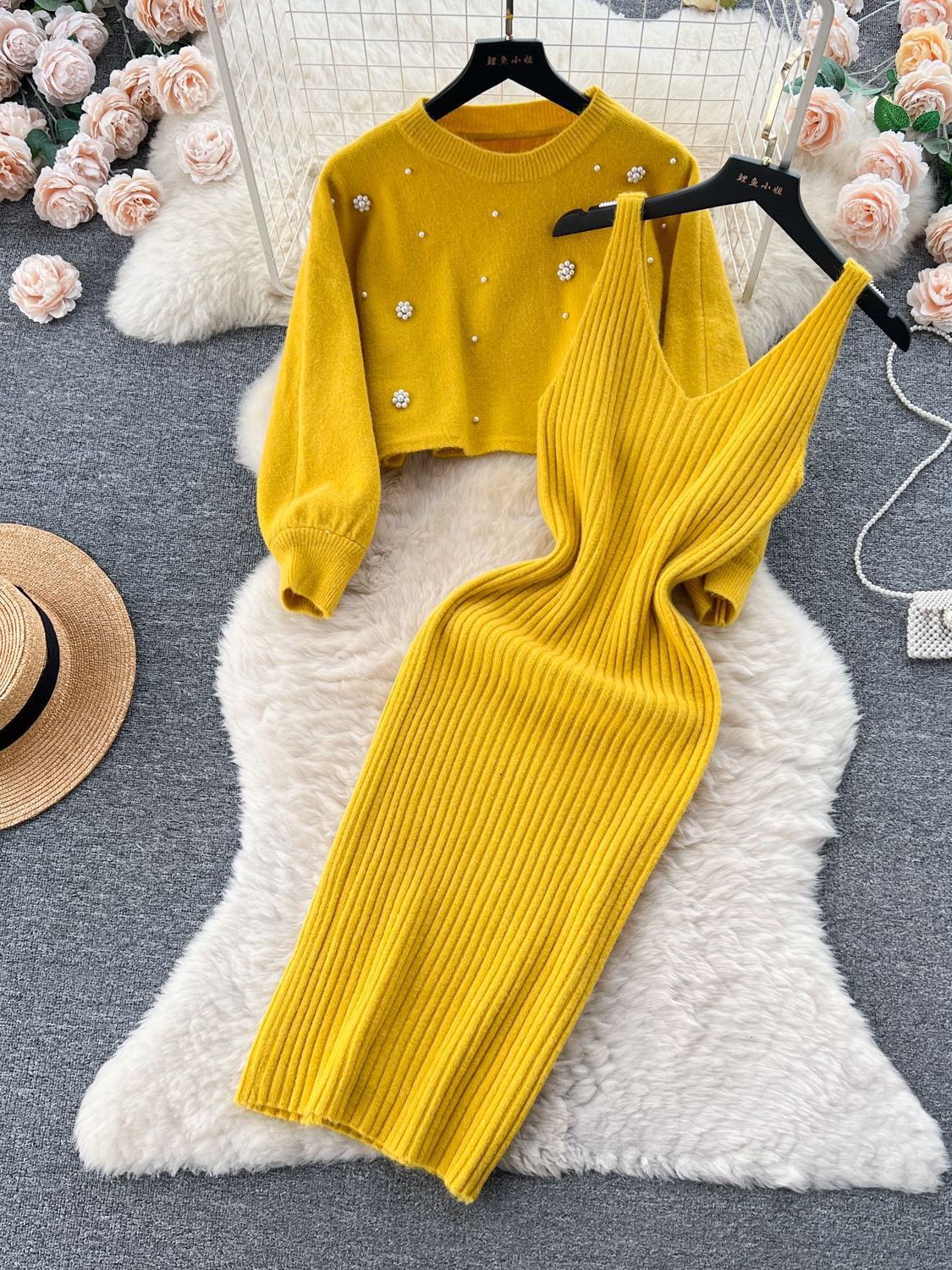 Autumn new two-piece set of knitted sweater, woolen dress, temperament round neck nail bead short sweater+waist cinched knitted vest Autumn new two-piece set of knitted sweater, woolen dress, temperament round neck nail bead short sweater+waist cinched knitted vest