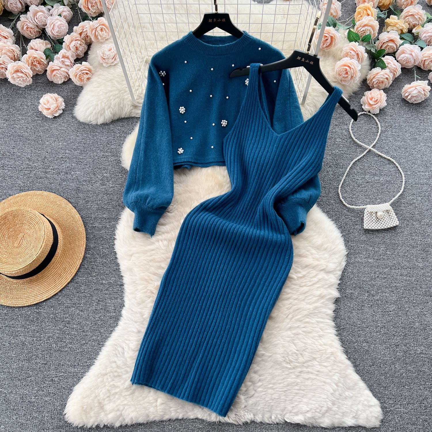 Autumn new two-piece set of knitted sweater, woolen dress, temperament round neck nail bead short sweater+waist cinched knitted vest Autumn new two-piece set of knitted sweater, woolen dress, temperament round neck nail bead short sweater+waist cinched knitted vest