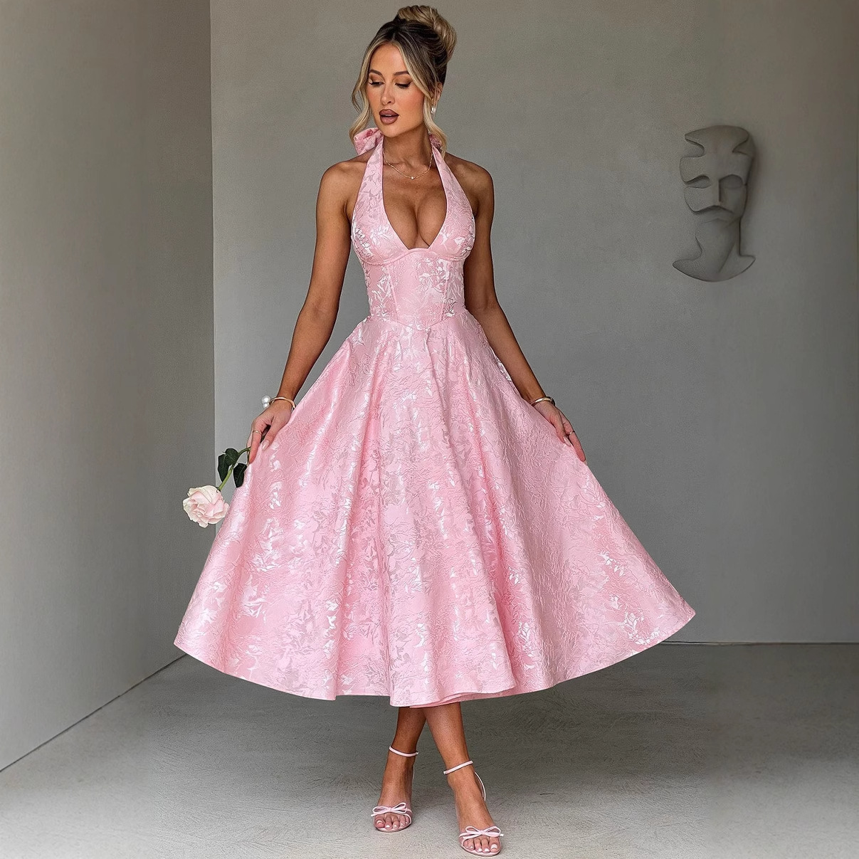 New European and American V-neck hanging neck sleeveless jacquard lace up waist cinching vacation style dress, long high-end dress, trendy New European and American V-neck hanging neck sleeveless jacquard lace up waist cinching vacation style dress, long high-end dress, trendy