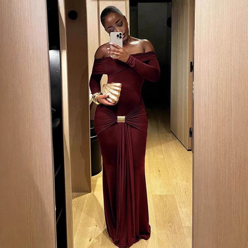 2024 autumn and winter new European and American style women's fashion temperament one shoulder solid color long sleeved slim fit hip hugging dress for women 2024 autumn and winter new European and American style women's fashion temperament one shoulder solid color long sleeved slim fit hip hugging dress for women