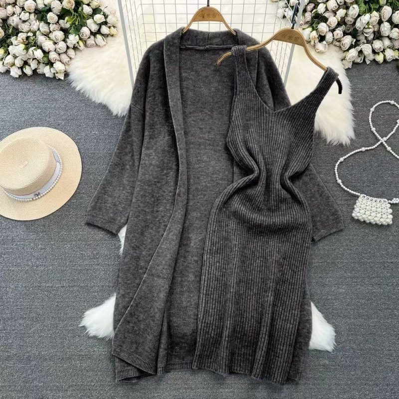 Soft and lazy style versatile loose medium to long knitted sweater jacket two-piece set, V-neck vest, hip hugging dress Soft and lazy style versatile loose medium to long knitted sweater jacket two-piece set, V-neck vest, hip hugging dress