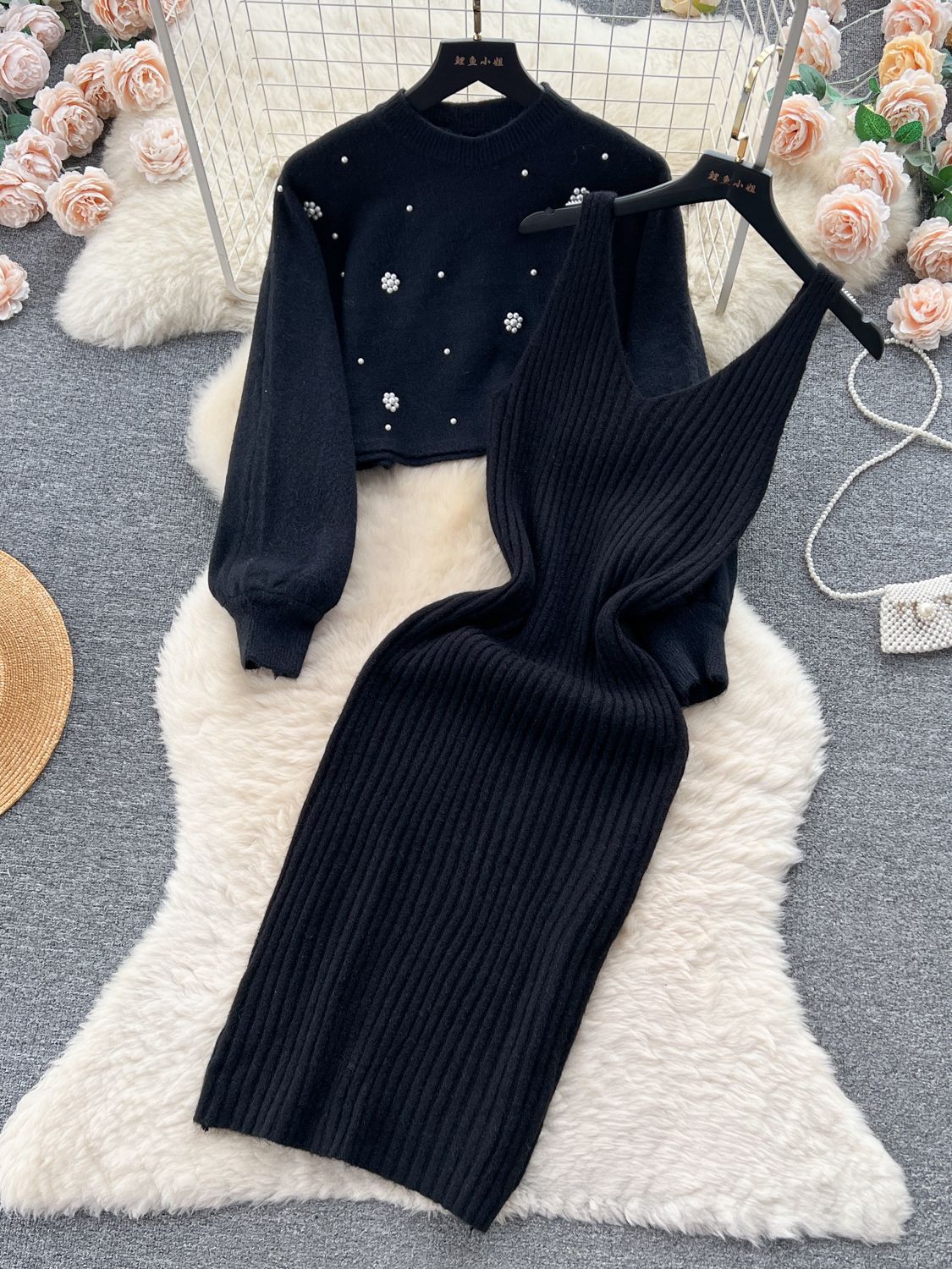 Autumn new two-piece set of knitted sweater, woolen dress, temperament round neck nail bead short sweater+waist cinched knitted vest Autumn new two-piece set of knitted sweater, woolen dress, temperament round neck nail bead short sweater+waist cinched knitted vest