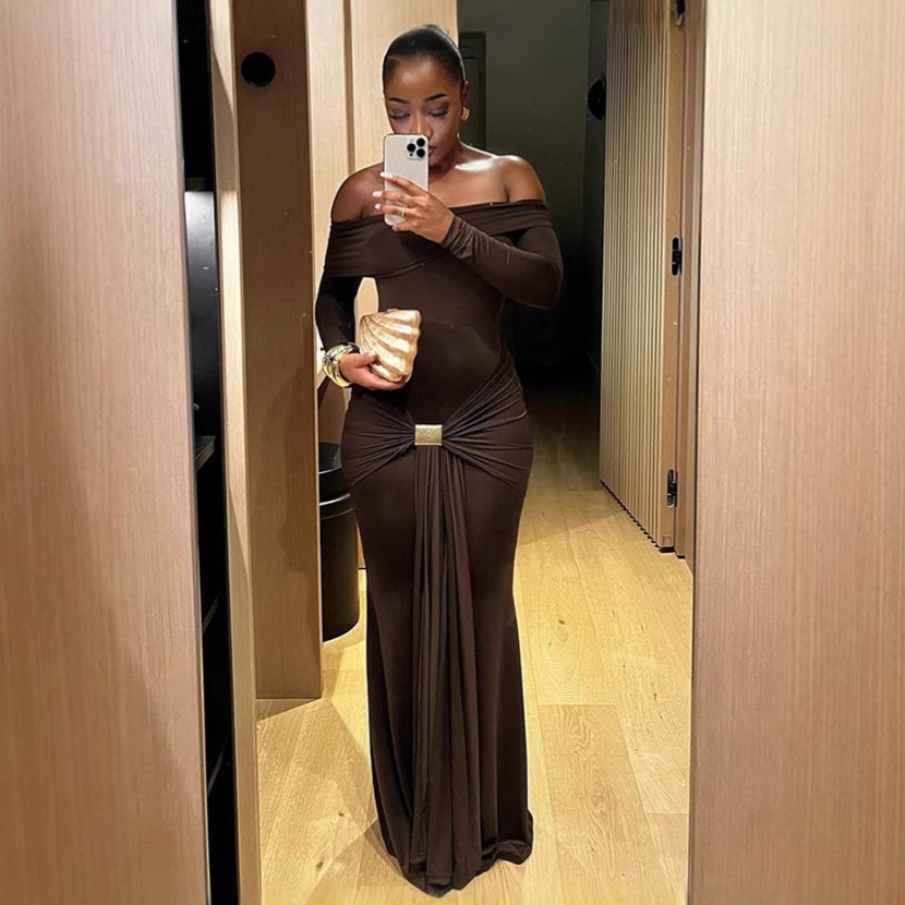 2024 autumn and winter new European and American style women's fashion temperament one shoulder solid color long sleeved slim fit hip hugging dress for women 2024 autumn and winter new European and American style women's fashion temperament one shoulder solid color long sleeved slim fit hip hugging dress for women