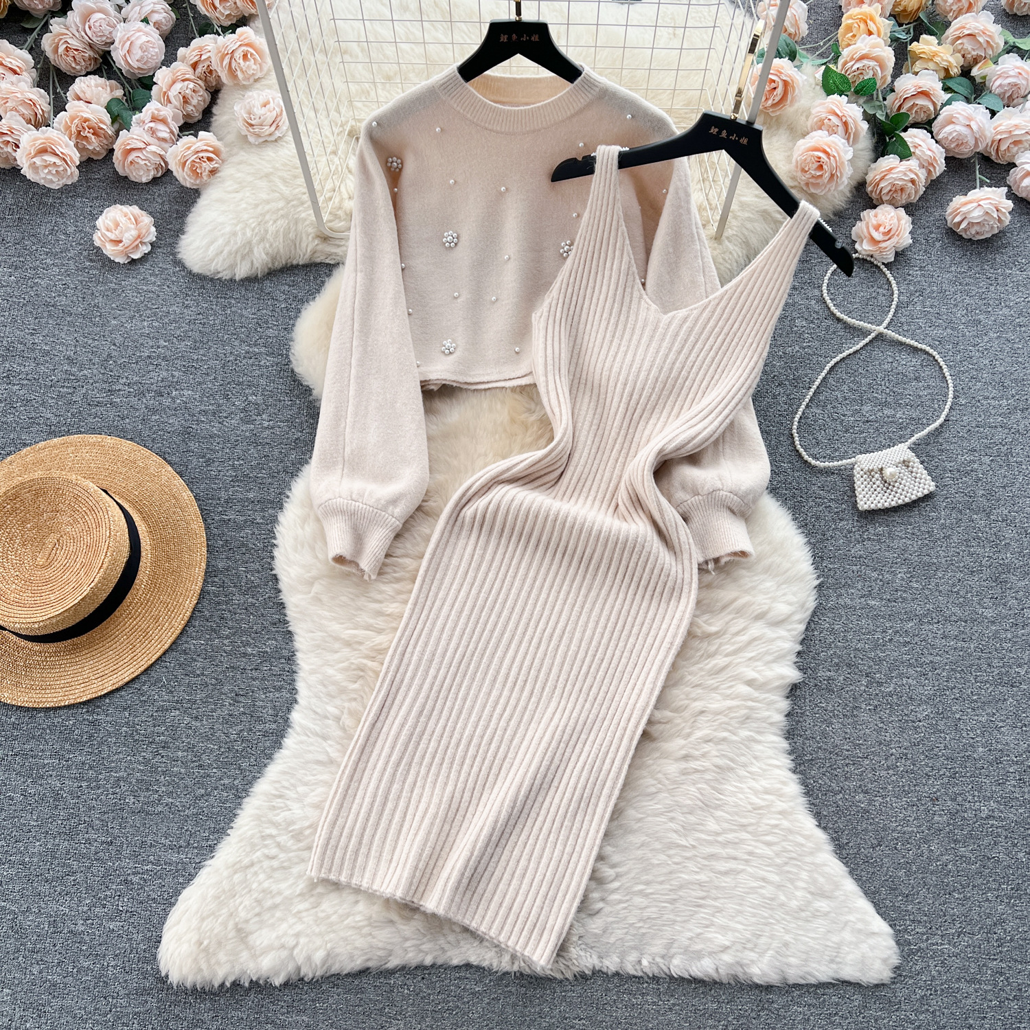 Autumn new two-piece set of knitted sweater, woolen dress, temperament round neck nail bead short sweater+waist cinched knitted vest Autumn new two-piece set of knitted sweater, woolen dress, temperament round neck nail bead short sweater+waist cinched knitted vest