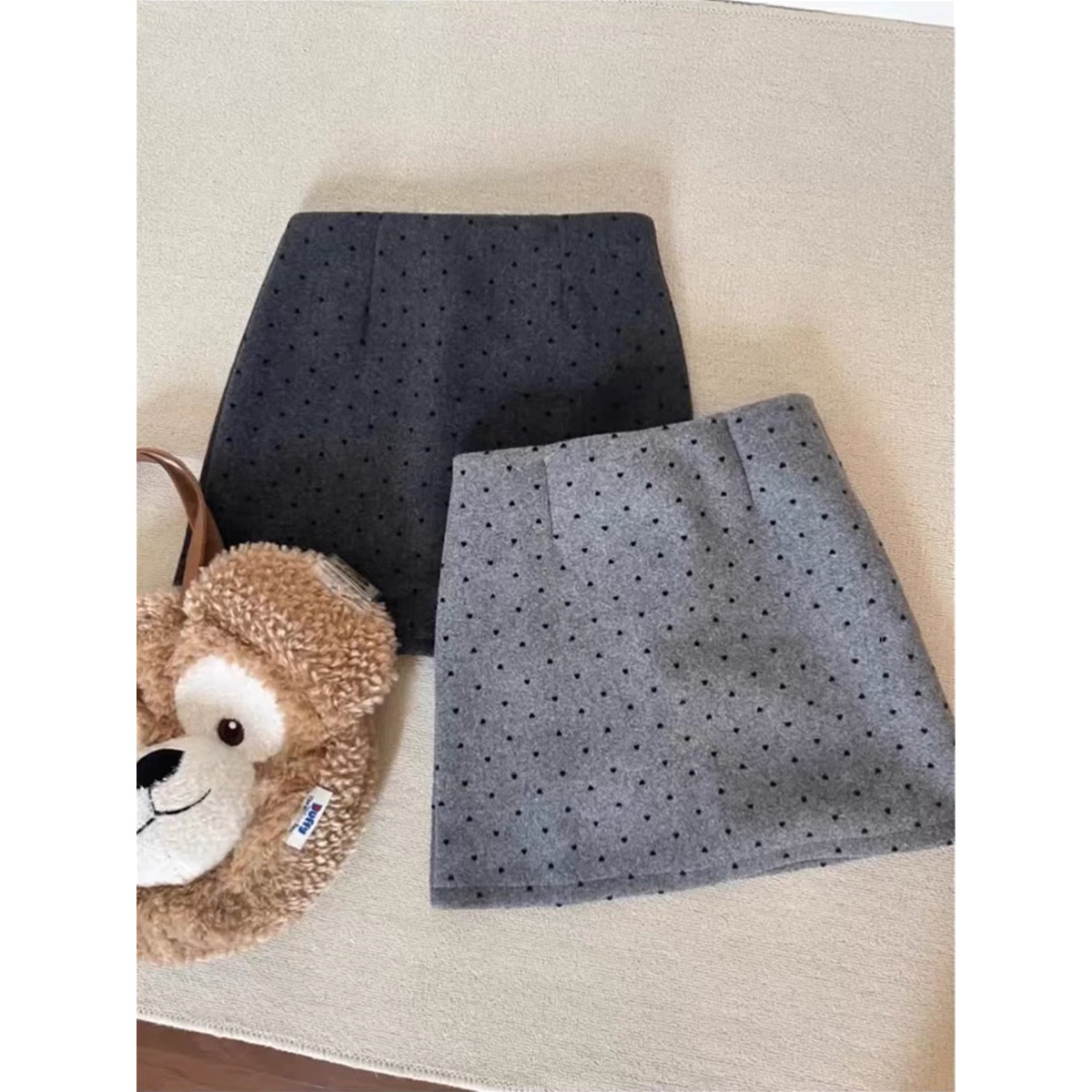 Grey polka dot skirt, women's plus size, spring and autumn woolen short skirt, pants, hip hugging A-line skirt, miu, miu, cool skirt