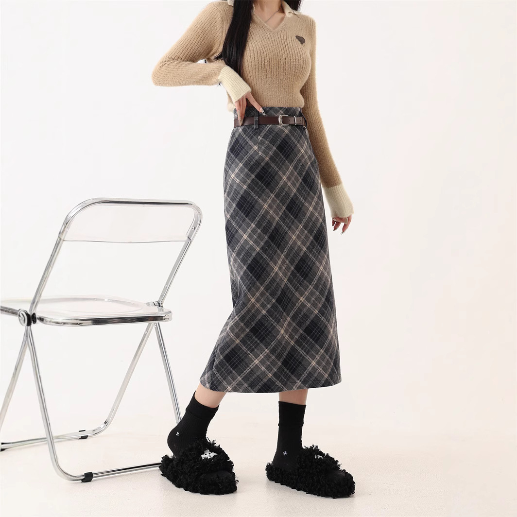 Thick woolen plaid skirt for women in plus size for autumn and winter, paired with a sweater, high waist, slimming effect, split straight leg, hip hugging, long skirt