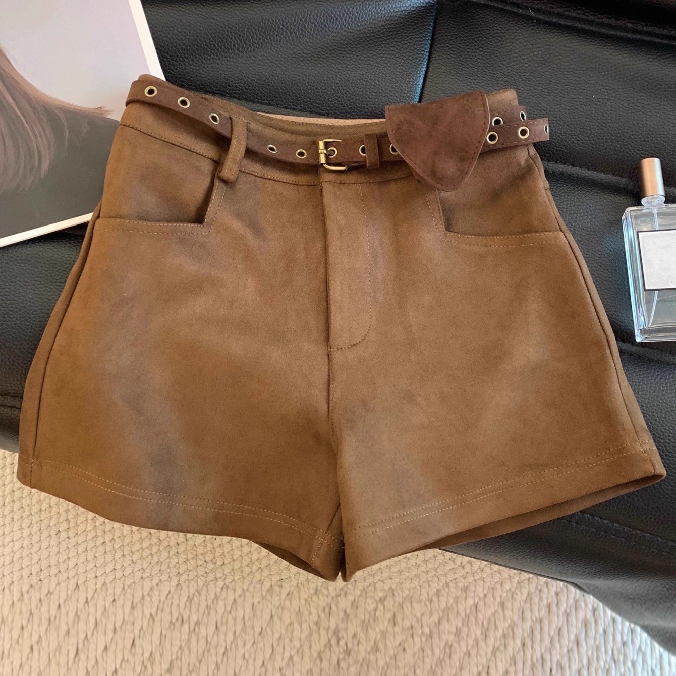 Slightly chubby MM Maillard brown deerskin velvet shorts for women wearing leather pants for autumn and winter, high waist slimming casual A-line boots pants