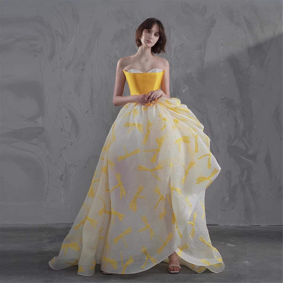 Cross border foreign trade yellow bride wedding toast dress, European and American stage runway show, solo performance, wedding dress, evening dress supply