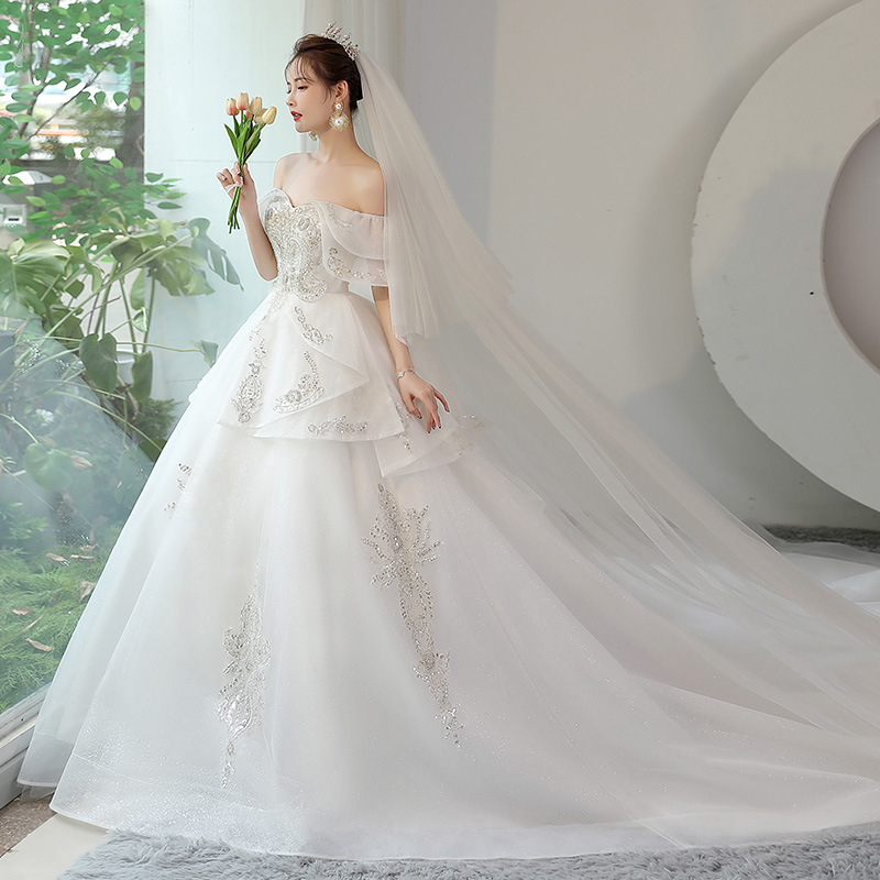 One shoulder main wedding dress, bride 2025 new style, female long tail, French heavy industry palace style, arm covering, plus size One shoulder main wedding dress, bride 2025 new style, female long tail, French heavy industry palace style, arm covering, plus size
