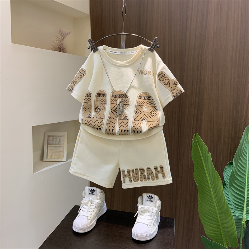 Boys' cool and handsome short sleeved T-shirt set for summer 2025 new stylish children's clothing, baby casual summer two-piece set