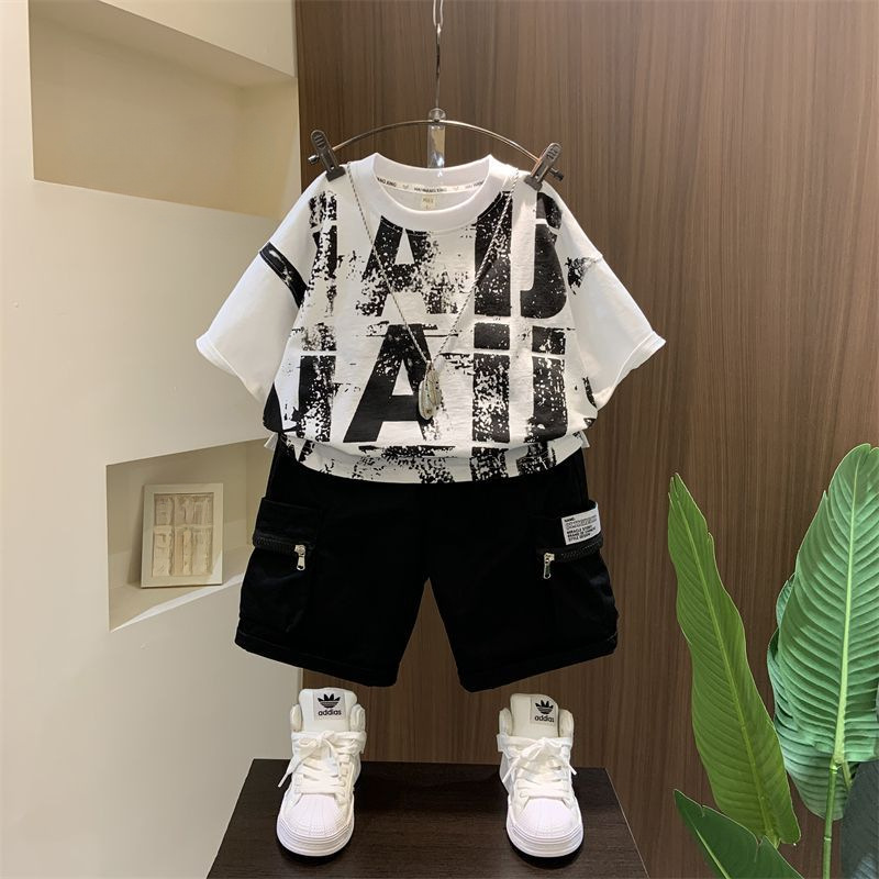 Boys' summer outfit set, big children's summer cool and handsome short sleeved clothes, 2024 new boys' stylish two-piece set, thin