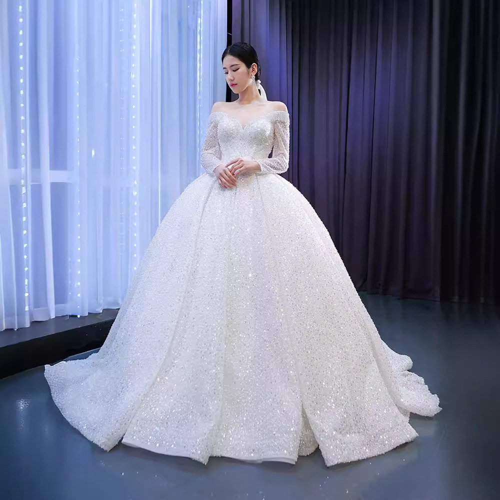 Cross border foreign trade French wedding dress bride 2025 new heavy industry bead embroidery one shoulder long sleeved retro main yarn long tail