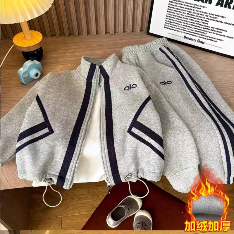 Boys' Velvet Sports Set Autumn/Winter 2025 New Style Boys' All in One Velvet Warm Zipper Hoodie Pants Children's Clothing