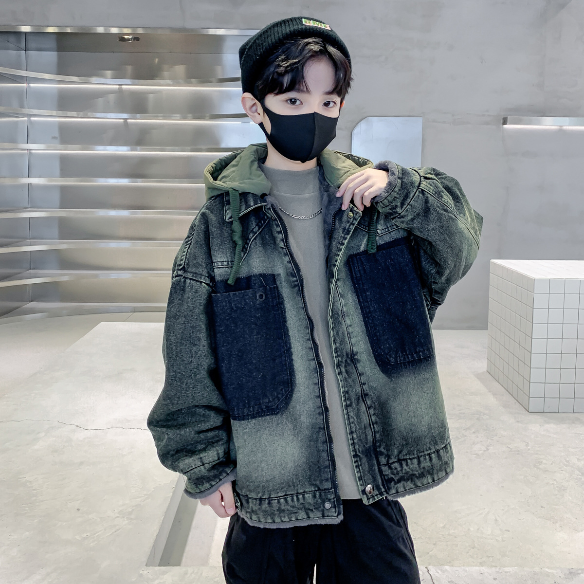 Boys' denim jacket for autumn and winter, 2025 new collection, autumn and winter with added velvet and thickened medium to large children's clothing, winter jacket for boys