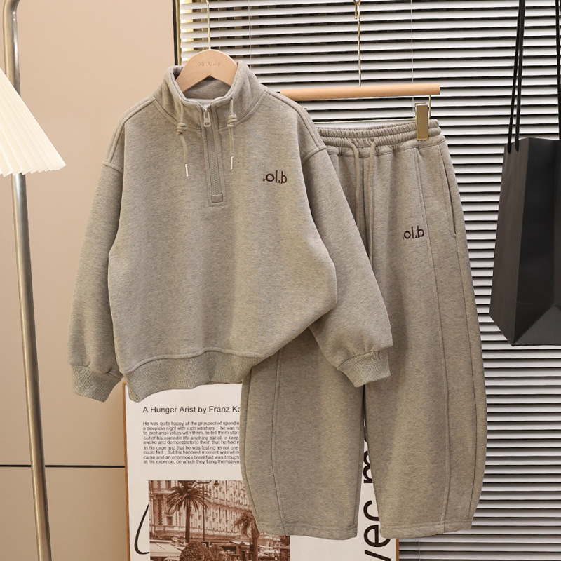 Boys' autumn clothing with fleece hoodie set, new style of children's clothing, fashionable boys' autumn and winter sports, handsome in winter