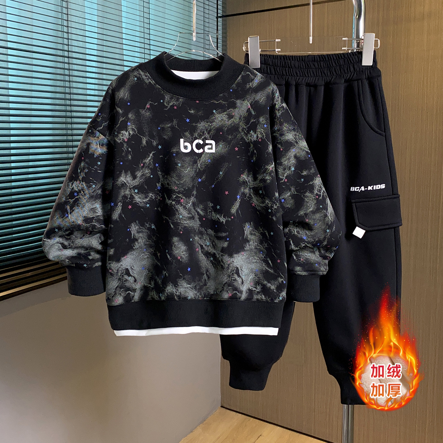 Boys' autumn and winter outfit set 2025 new trendy and cool children's winter hoodie handsome and fashionable sports two-piece set