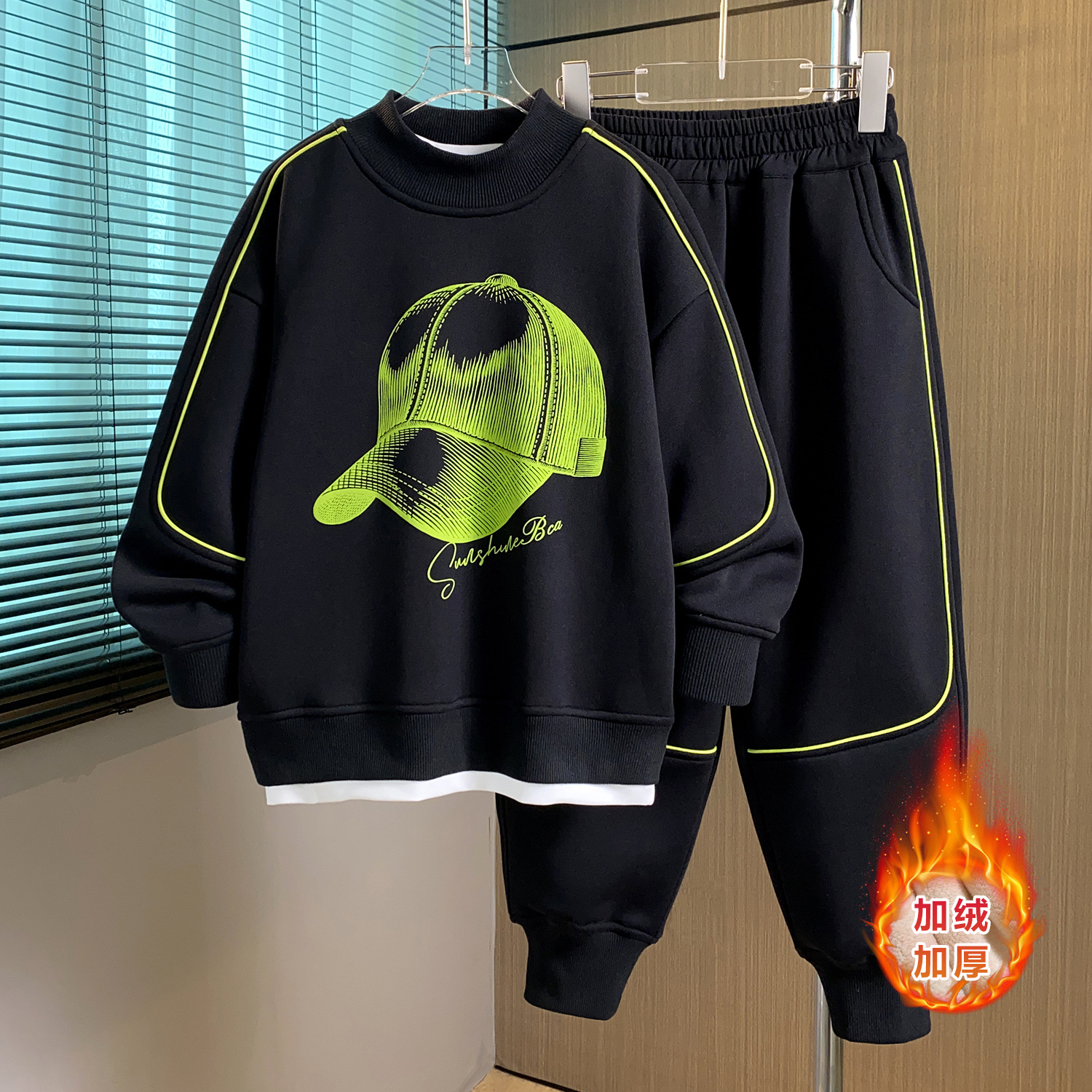 Boys' Winter Set 2025 New Sports Hoodie for Autumn and Winter Mid to Large Children's Fashion, Handsome Two Piece Set, Trendy