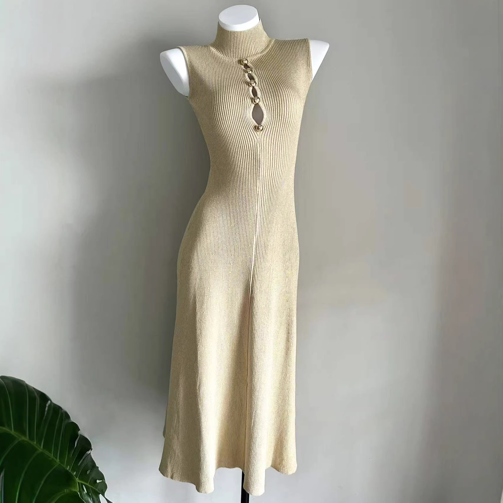 SP Home 2026 new knitted semi high neck button hollow out slim fit gold wire slimming temperament sleeveless elegant dress