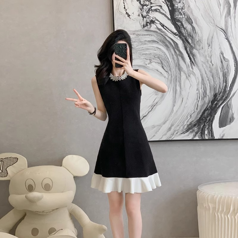 European and American 2025 Spring/Summer Bead Round Collar Color Contrasting Lotus Leaf Edge Sleeveless Knitted Fish Tail Dress Elegant Style European and American 2025 Spring/Summer Bead Round Collar Color Contrasting Lotus Leaf Edge Sleeveless Knitted Fish Tail Dress Elegant Style