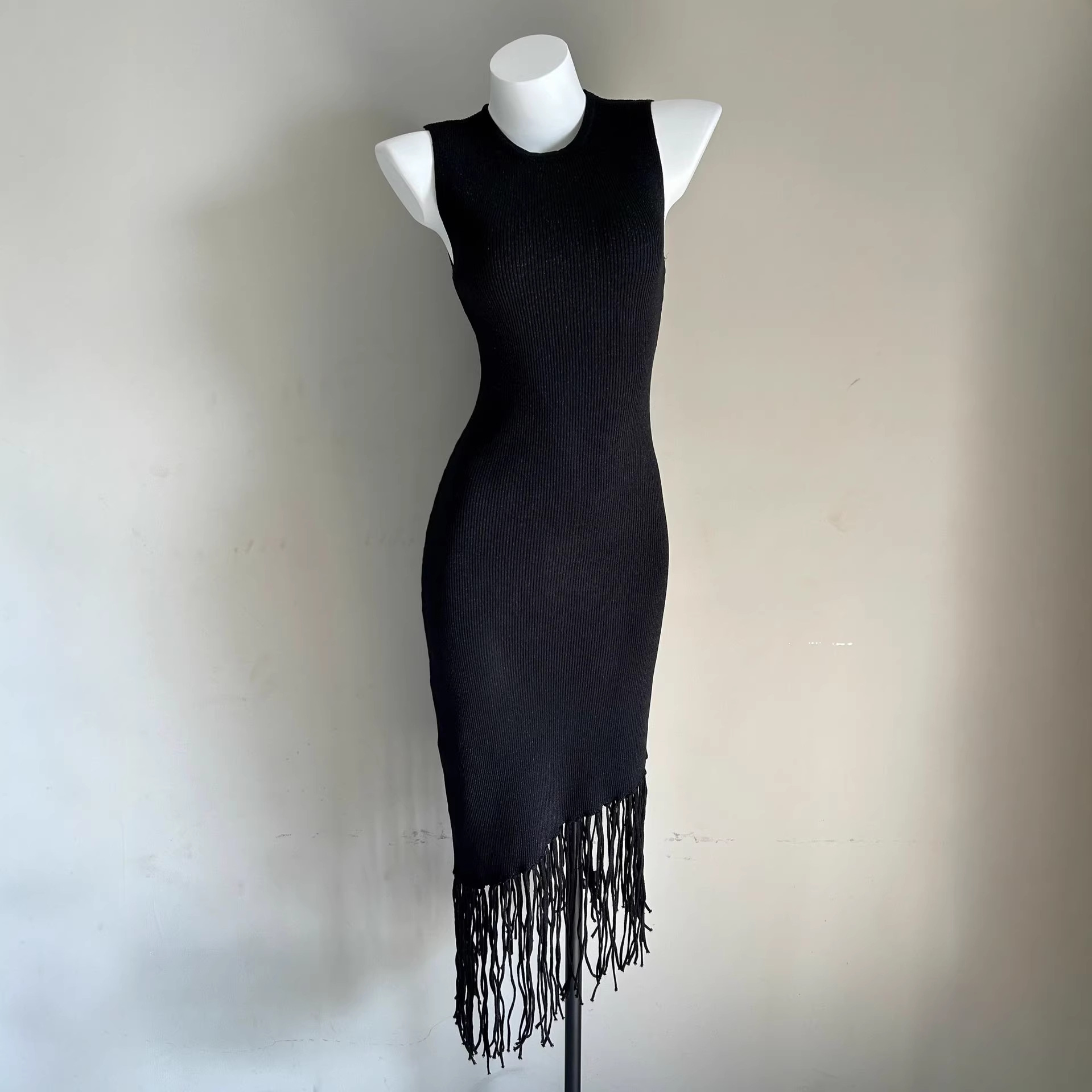 S Home's new fashionable, light, mature, simple, fragrant style, gold wire tassel, waist cinching, slimming, knitted vest dress, sexy