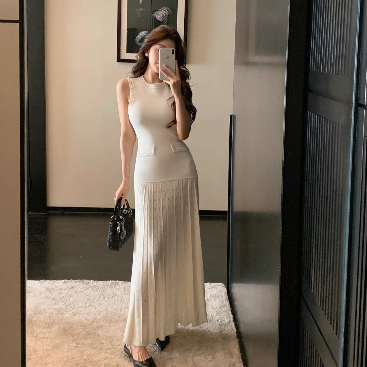 Cross border 2025 spring/summer elegant jumpsuit popular among socialites, pearl round neck sleeveless coat, knitted slim fit for small stature