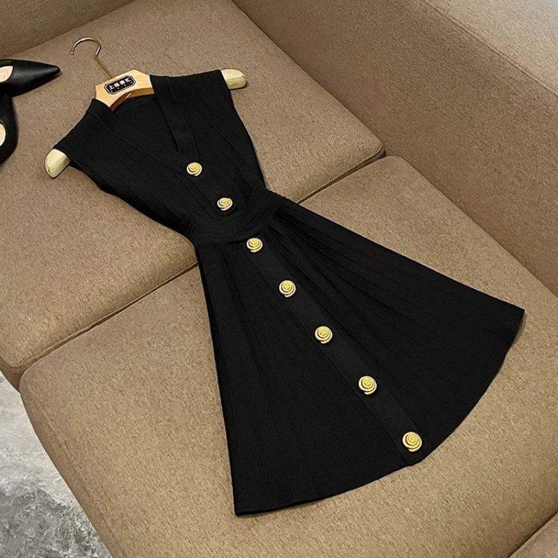 Cross border women's socialite V-neck metal buckle dress, summer sleeveless vest, A-line skirt, AliExpress new knitted skirt