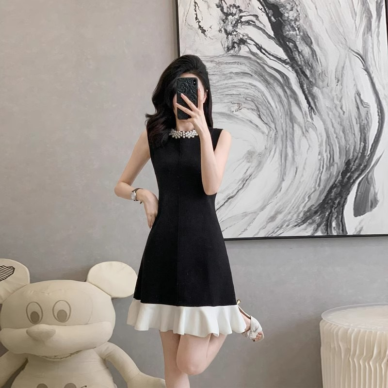 European and American 2025 Spring/Summer Bead Round Collar Color Contrasting Lotus Leaf Edge Sleeveless Knitted Fish Tail Dress Elegant Style European and American 2025 Spring/Summer Bead Round Collar Color Contrasting Lotus Leaf Edge Sleeveless Knitted Fish Tail Dress Elegant Style