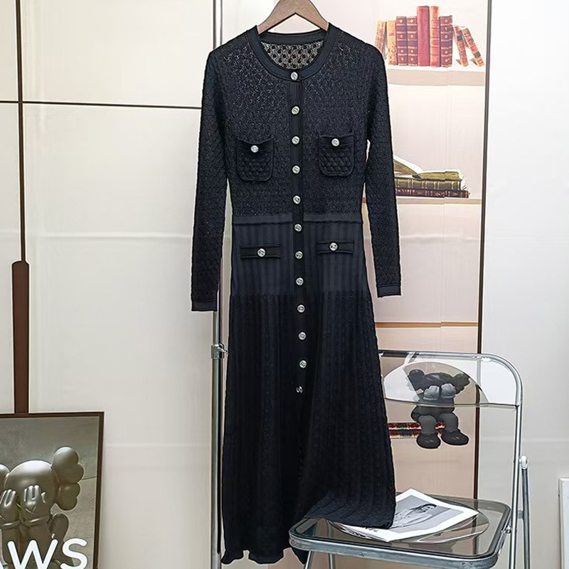 2025 Summer French style niche single breasted fashionable elegant slimming knitted dress women's long skirt sleeveless small stature 2025 Summer French style niche single breasted fashionable elegant slimming knitted dress women's long skirt sleeveless small stature