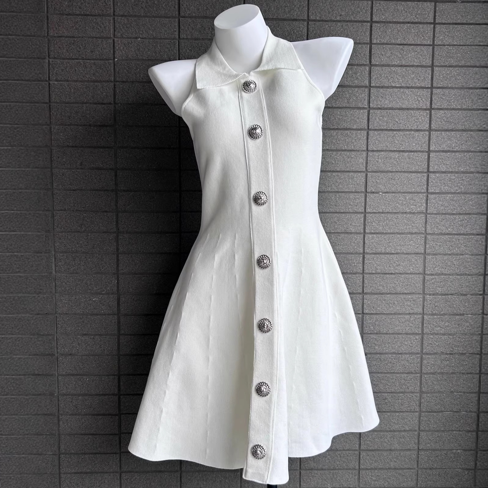 High end version B Bajia 2026 new summer Parisian French sleeveless temperament small fragrant style flip collar waist A-line skirt