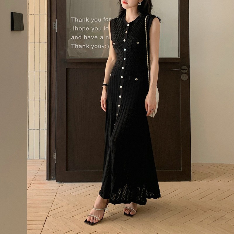 Cross border French style S Home 2025 summer new sleeveless knitted dress with hollowed out slim fit, small fragrance style, long style, small black