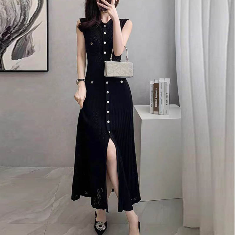 2025 Summer French style niche single breasted fashionable elegant slimming knitted dress women's long skirt sleeveless small stature 2025 Summer French style niche single breasted fashionable elegant slimming knitted dress women's long skirt sleeveless small stature