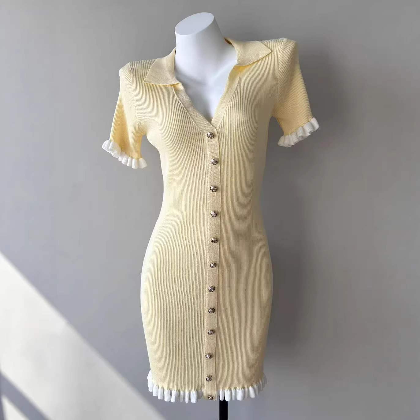 Spicy girl sexy pure desire style autumn French high waisted short slim fit skirt feminine versatile dress V-neck short sleeved
