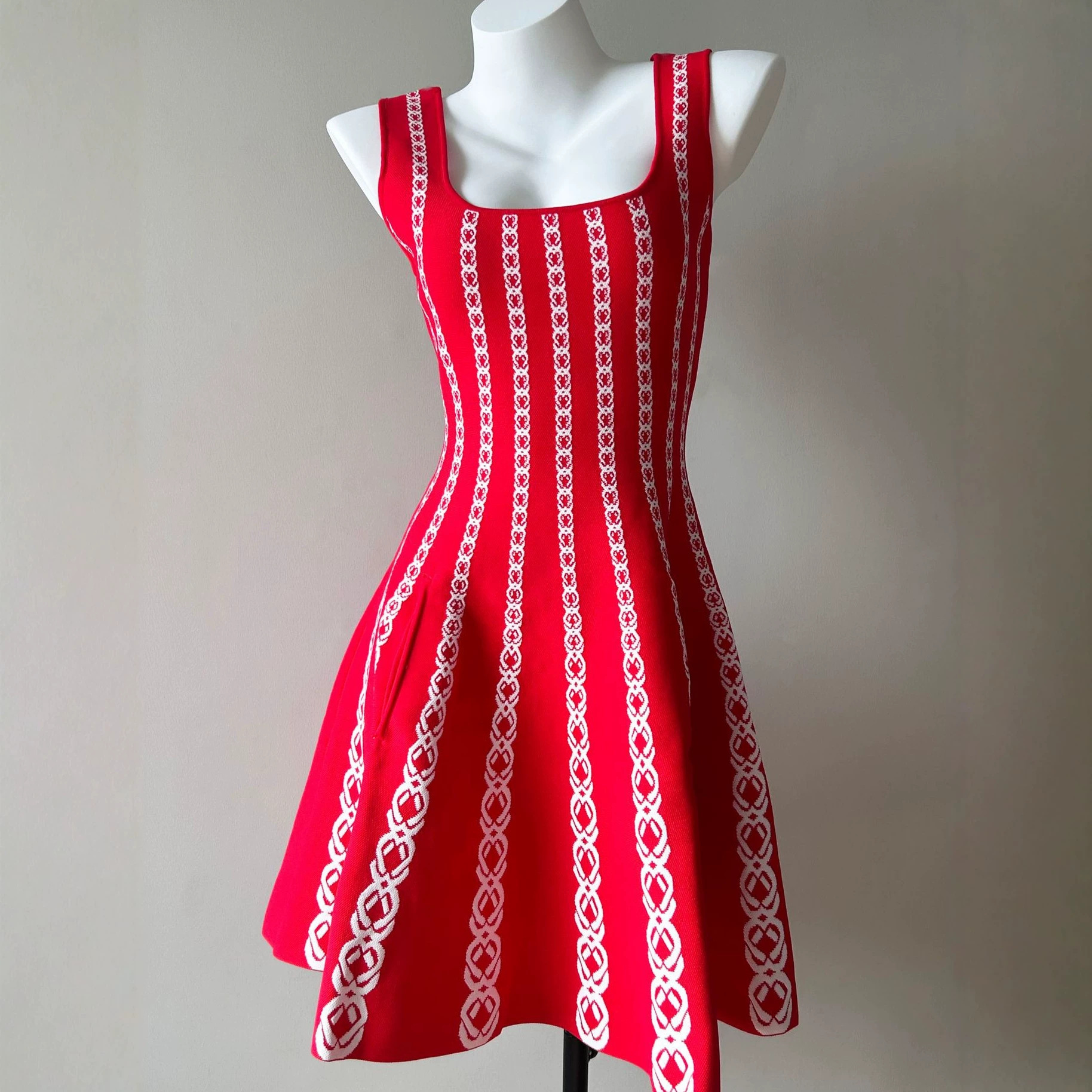 New high-quality European and American French style small fragrance sleeveless waist cinched jacquard striped slim knit suspender dress