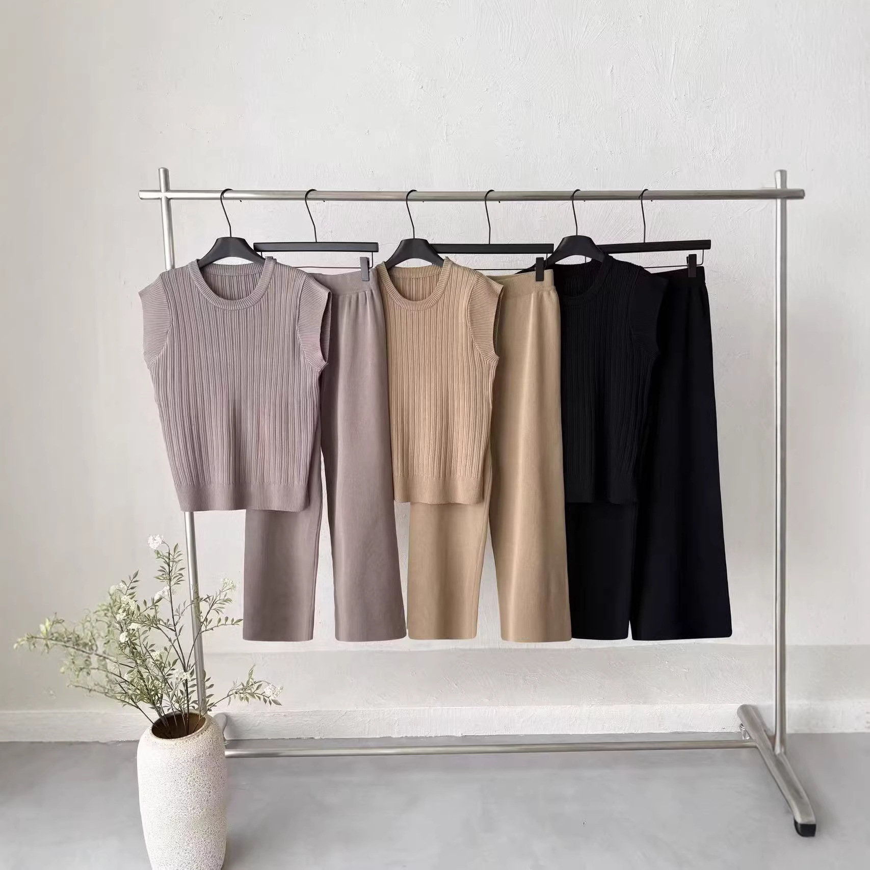 Cross border vest women's knitted two-piece set 2025 spring/summer new style wide leg pants women's loose sleeveless outerwear short vest