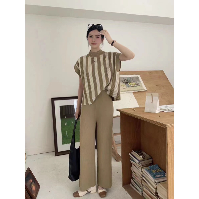 2026 Xiaoxiangfeng temperament socialite knitted fashion suit women's mid neck striped top casual wide leg pants two-piece set 2026 Xiaoxiangfeng temperament socialite knitted fashion suit women's mid neck striped top casual wide leg pants two-piece set