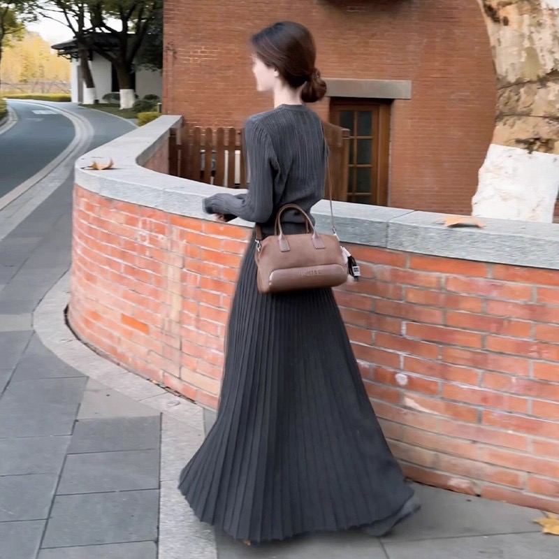 French high-end gray knitted dress for children's early autumn 2025 new small temperament long skirt set French high-end gray knitted dress for children's early autumn 2025 new small temperament long skirt set