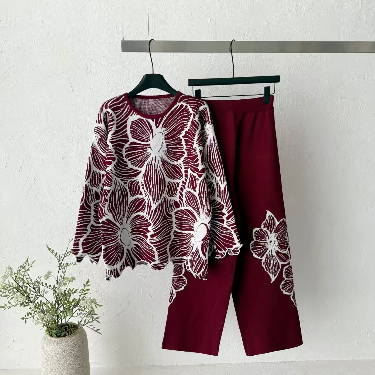 Cross border Heavy Industry Jacquard Large Flower Knitted Set Women's Autumn Loose Long Sleeve Wide Leg Pants Two Piece Set Soft Skin friendly Set