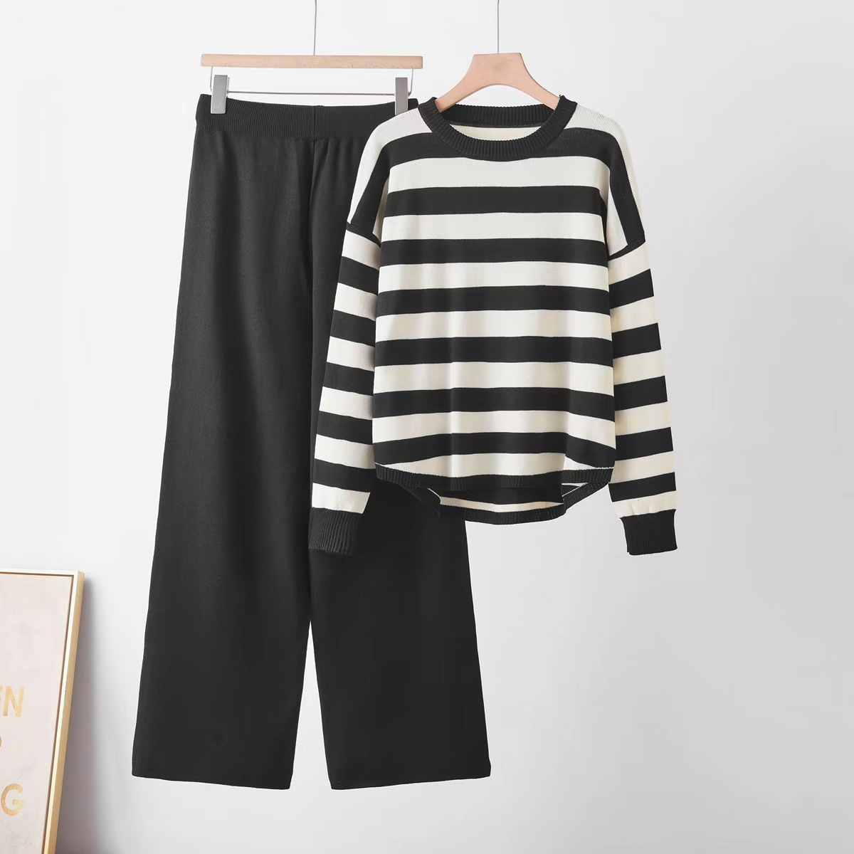 Cross border sweaters, European and American Amazon foreign trade women's clothing, autumn and winter contrasting colors, simple long sleeved fashionable casual knitted suit Cross border sweaters, European and American Amazon foreign trade women's clothing, autumn and winter contrasting colors, simple long sleeved fashionable casual knitted suit